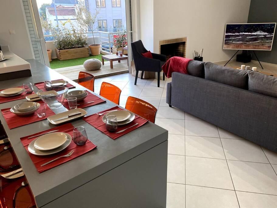 Spacious And Sunkissed 3Br & 2 Bathrooms Apartment 雅典 外观 照片