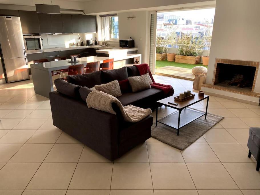 Spacious And Sunkissed 3Br & 2 Bathrooms Apartment 雅典 外观 照片